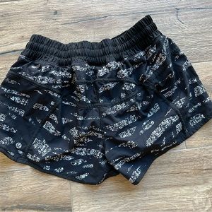 Lululemon Tracker 4” Shorts size 10
